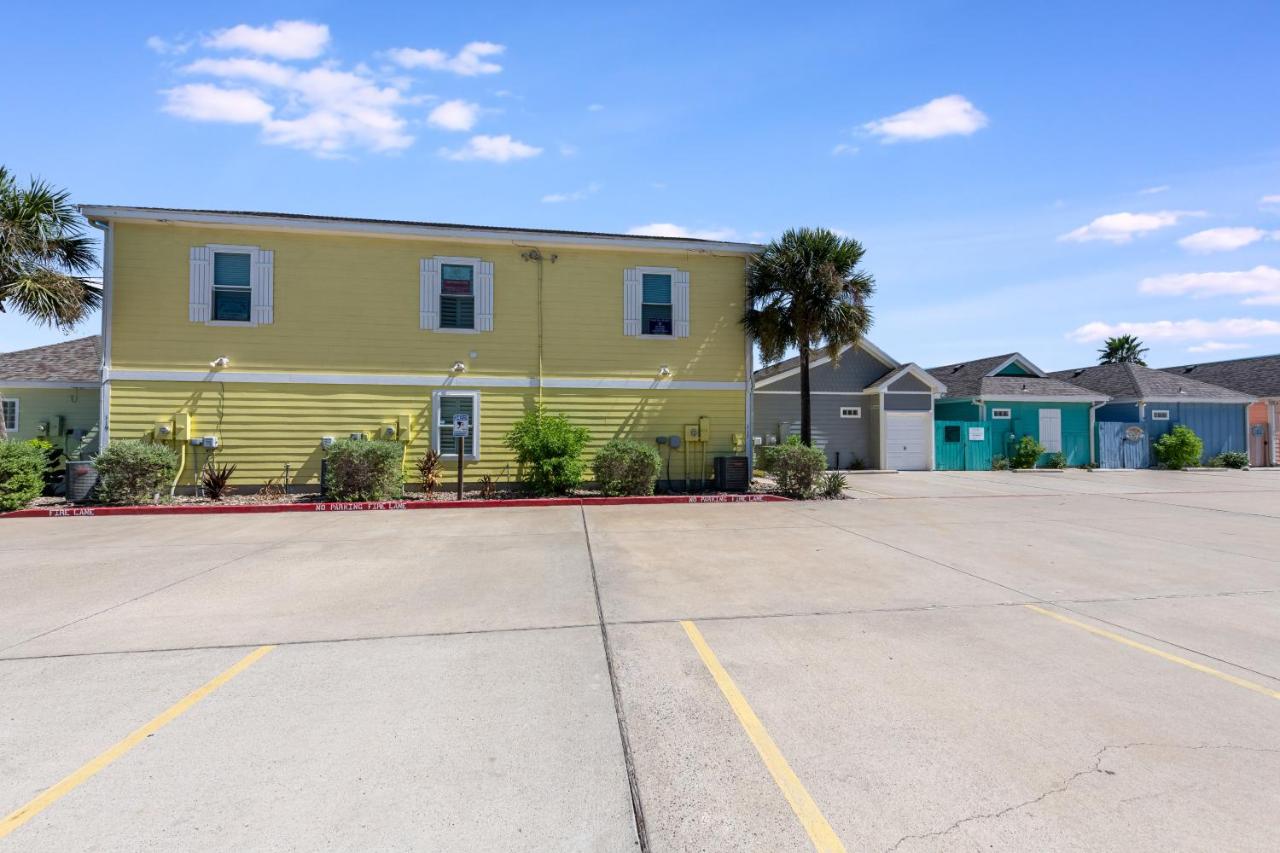 Pirates Bay #118 The LUV Shack poolfront townhome - B&B