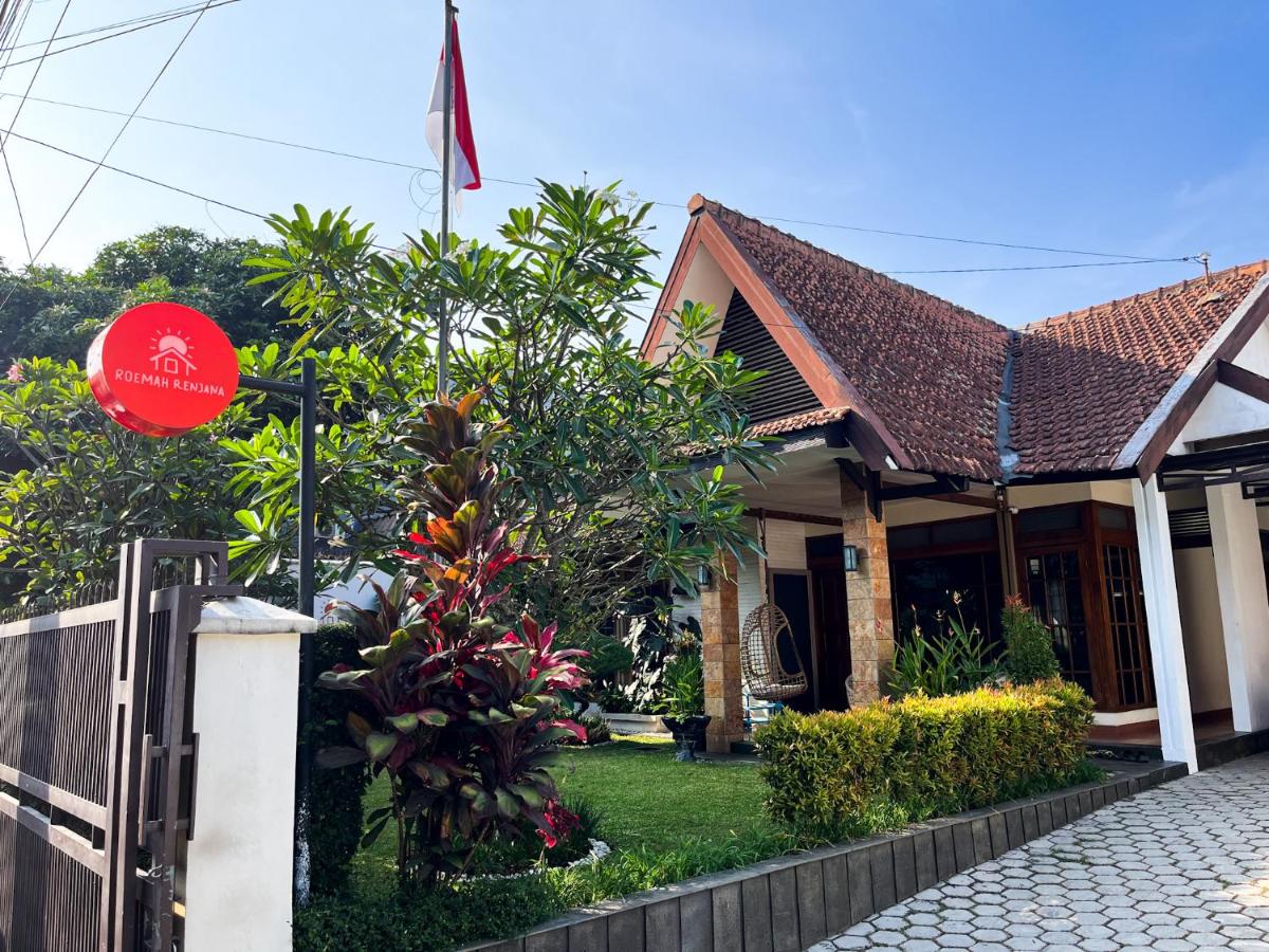 Roemah Renjana Bandung - Bed and Breakfast