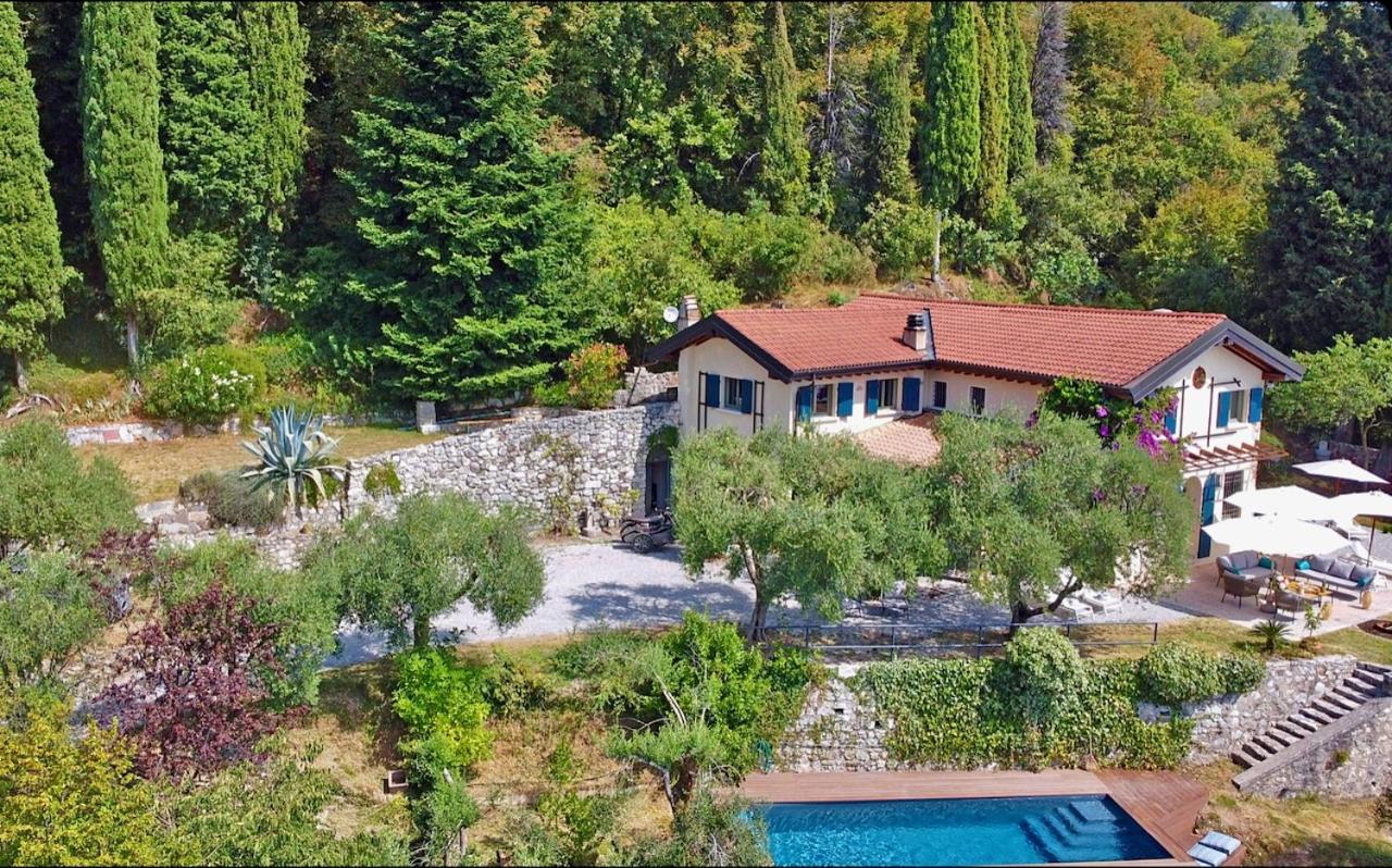 Neu- Villa Ventinove zauberhaft renovierte Landhausvilla mit traumhaftem 180-Seeblick und Park - Chambres d'hôtes Gardone Riviera