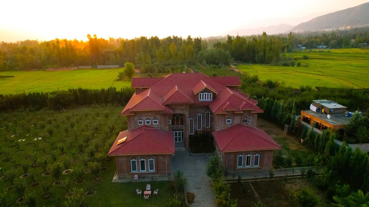 B&B Srinagar - The Country Hills Villa - Bed and Breakfast Srinagar