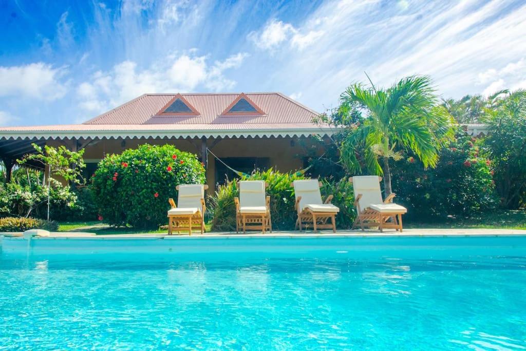 Mora Mora, villa créole avec piscine & jardin - Bed and Breakfast Le Vauclin