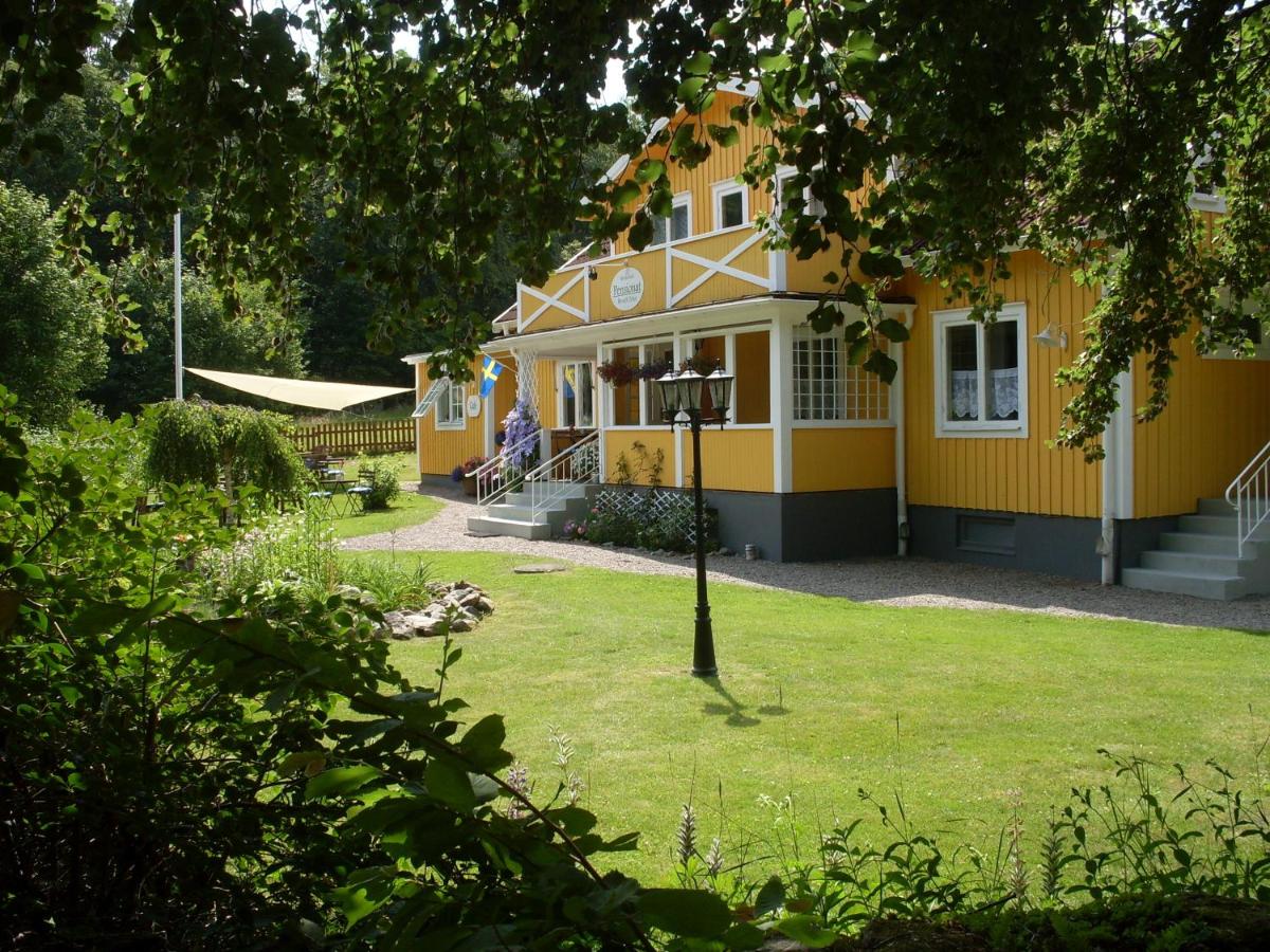 Hotel & Pensionat Björkelund - B&B Stenbrohult