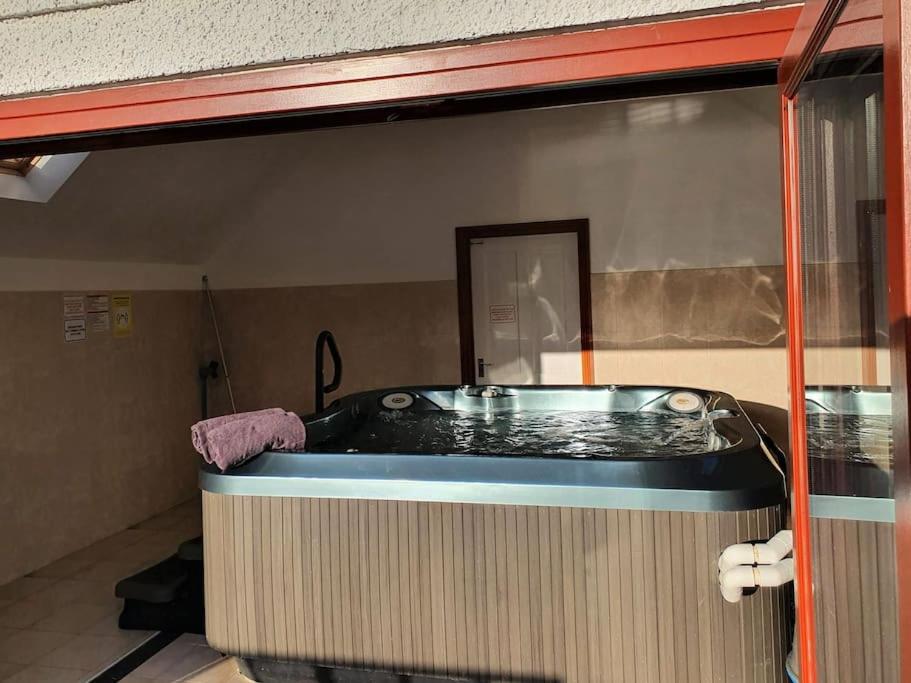 Peregrine Stable Cottage - B&B
