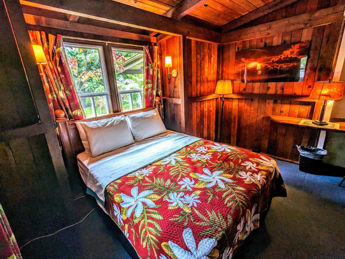 Chambre Lit Queen-Size avec Salle de Bains Commune