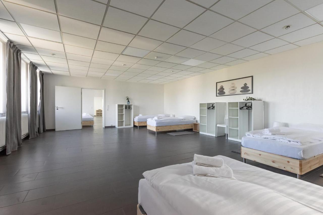 T&K Apartments 6 and 10 Room Apartment in Neuss for big Groups 22min to Fair DUS - Chambres d'hôtes Neuss