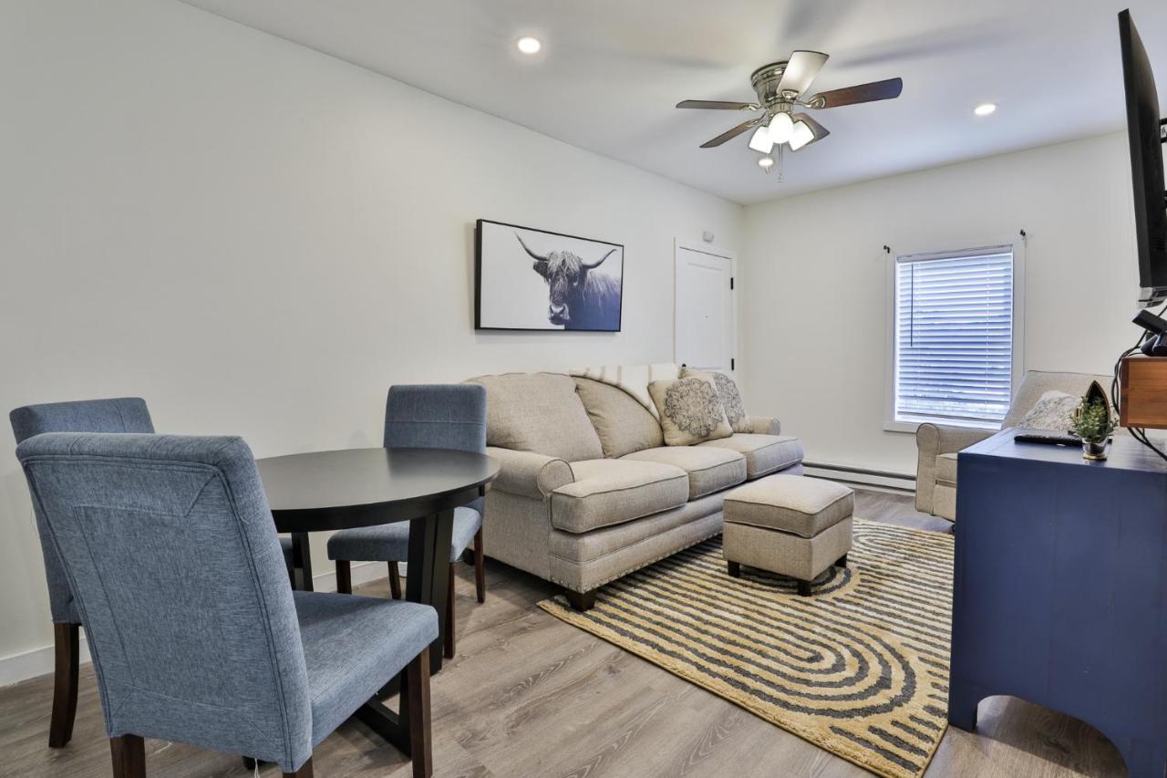 M20 Rentals Modern Apartment 2bd 1ba Centrally Located Salem, NH - B&B