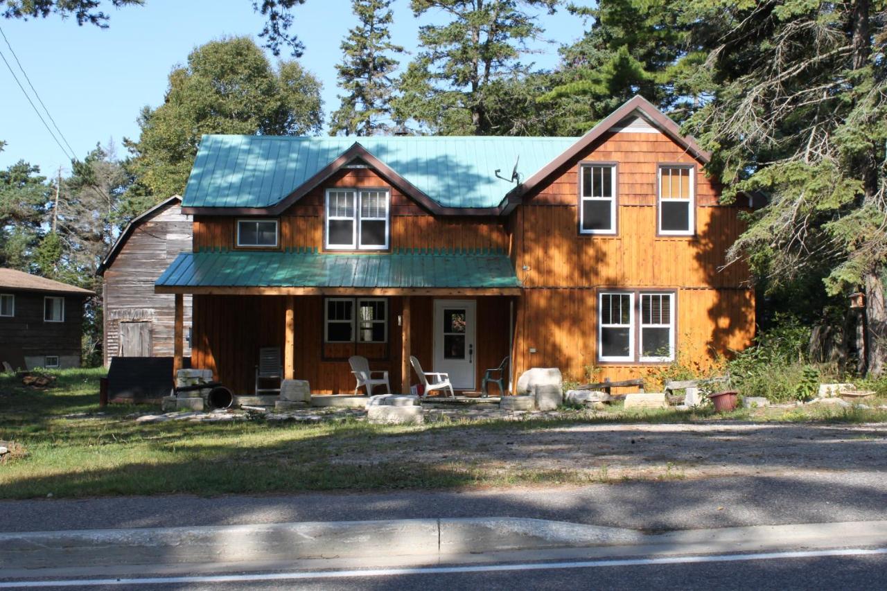 B&B Providence Bay - 4 Bedroom Cottage on Manitoulin Island Next to Sand Beaches! - Bed and Breakfast Providence Bay