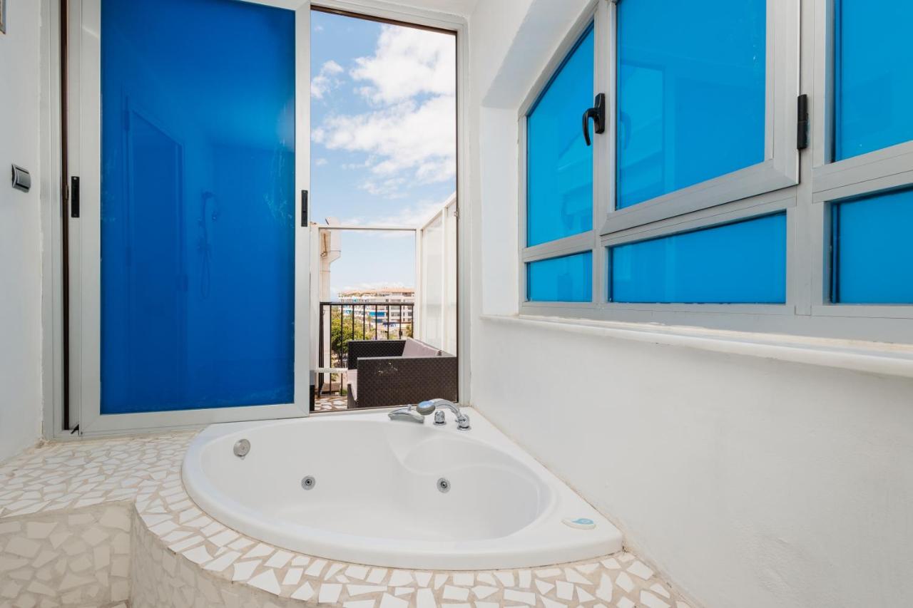 Exclusive Penthouse, with Sea and Marina Views and Private Parking, in the Heart of Puerto Banús - B&B Marbella