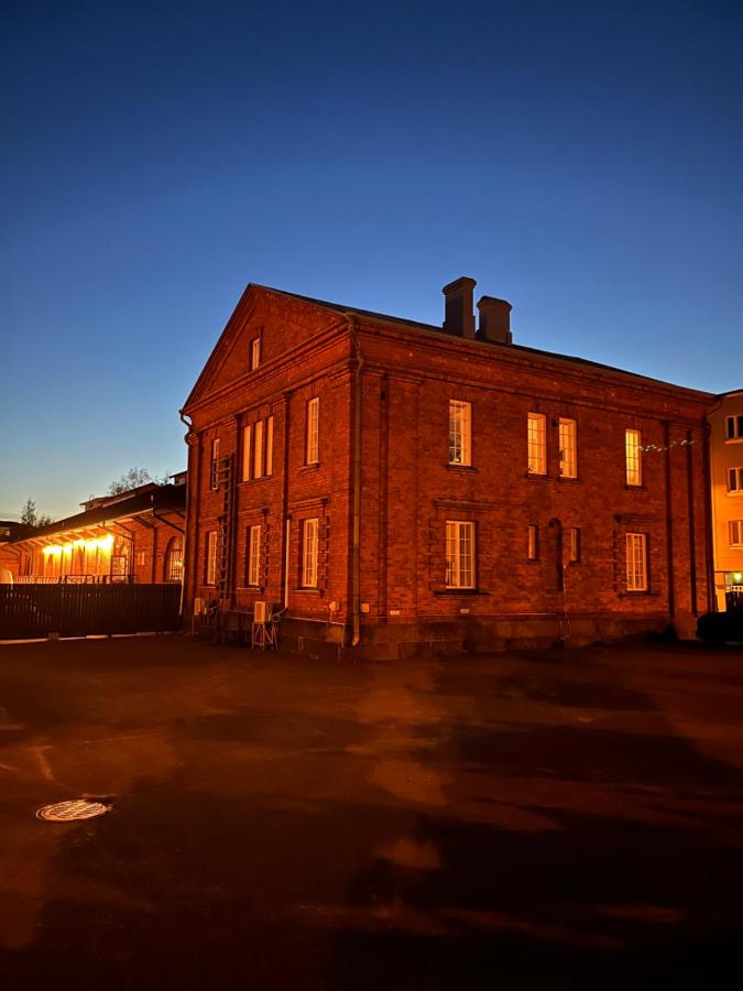 Uniikki koti Tullipakkahuonella - B&B