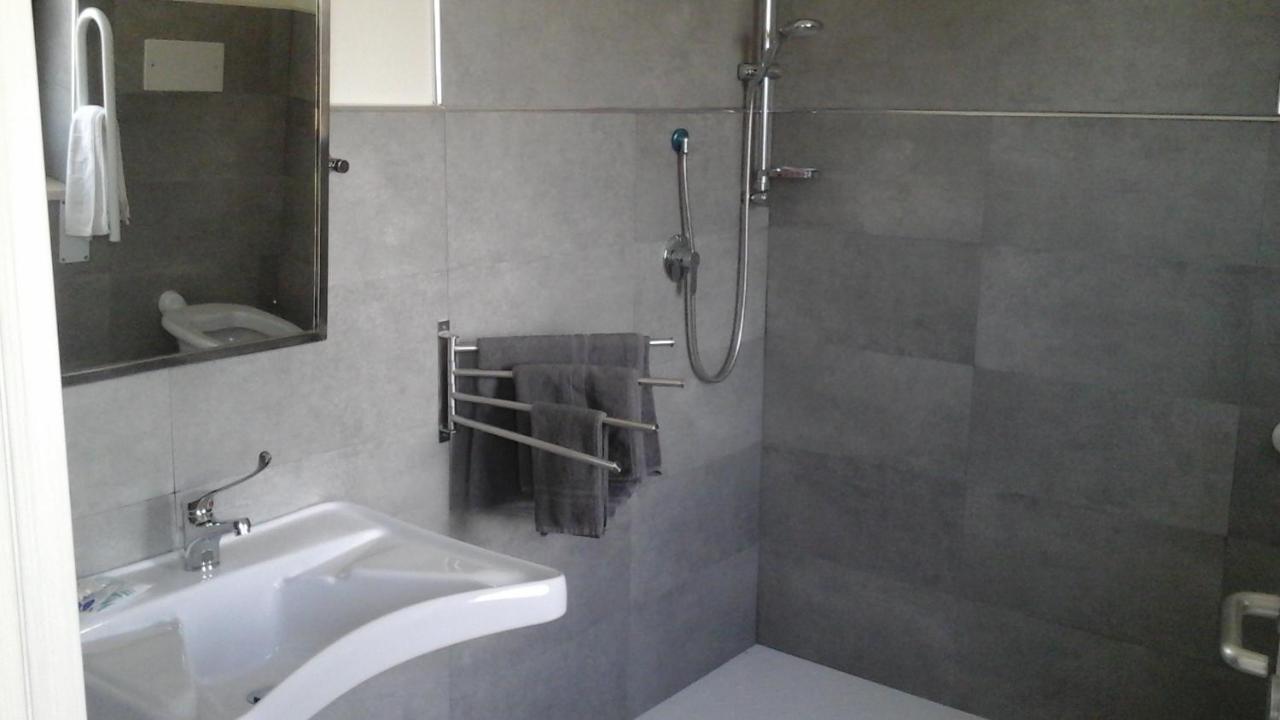Chambre Double ou Lits Jumeaux avec Salle de Bains Privative