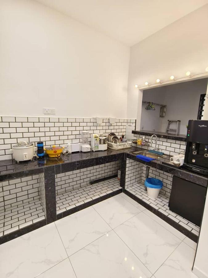 Ocean Private Pool Homestay Ipoh 海洋风情泳池民宿 14px（Wellsonhome） - B&B Ipoh