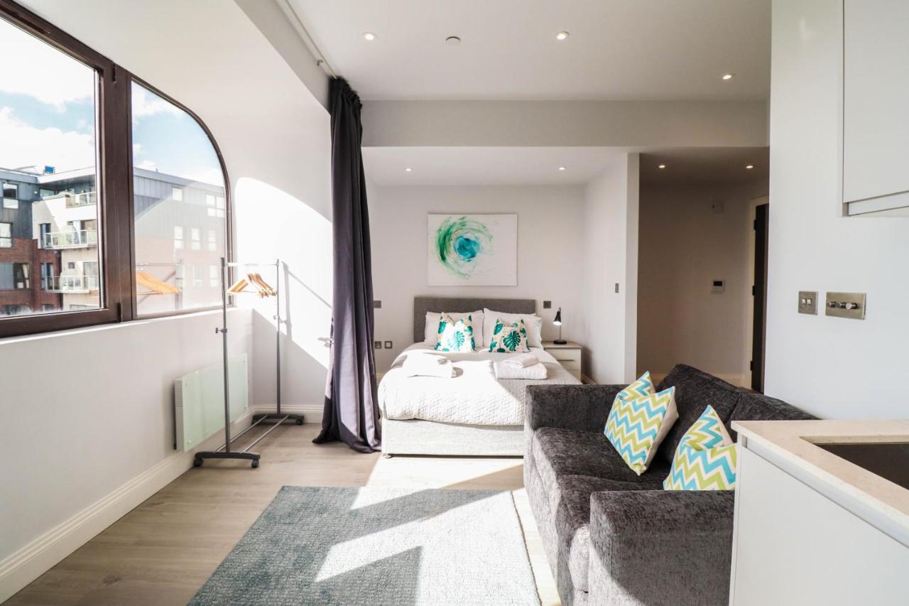 Stunning Apartments - Free Parking and WiFi Included! - B&B