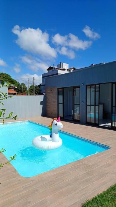 Aconchegante casa de Madeira com linda área lazer! - B&B