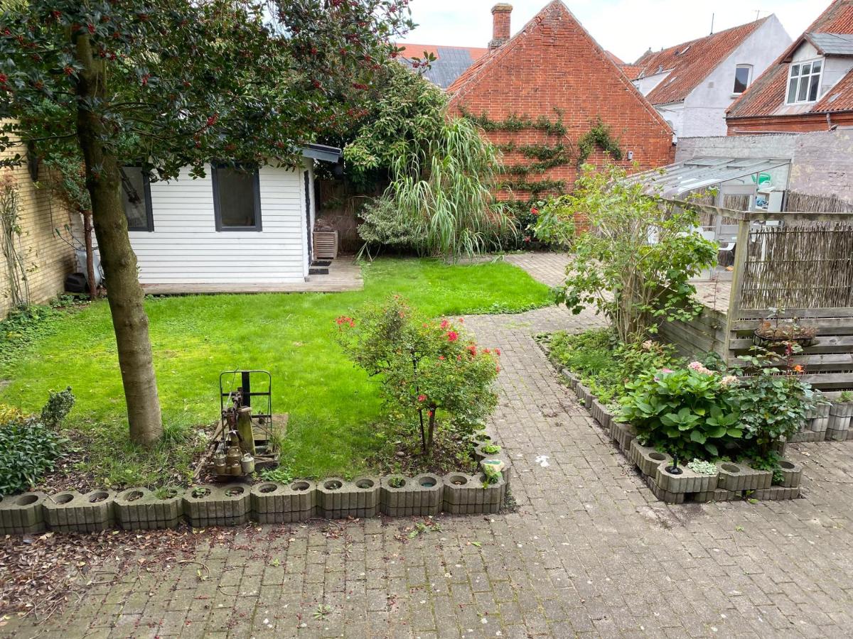 B&B Frederikshavn - Oasen Ved Centrum - Bed and Breakfast Frederikshavn