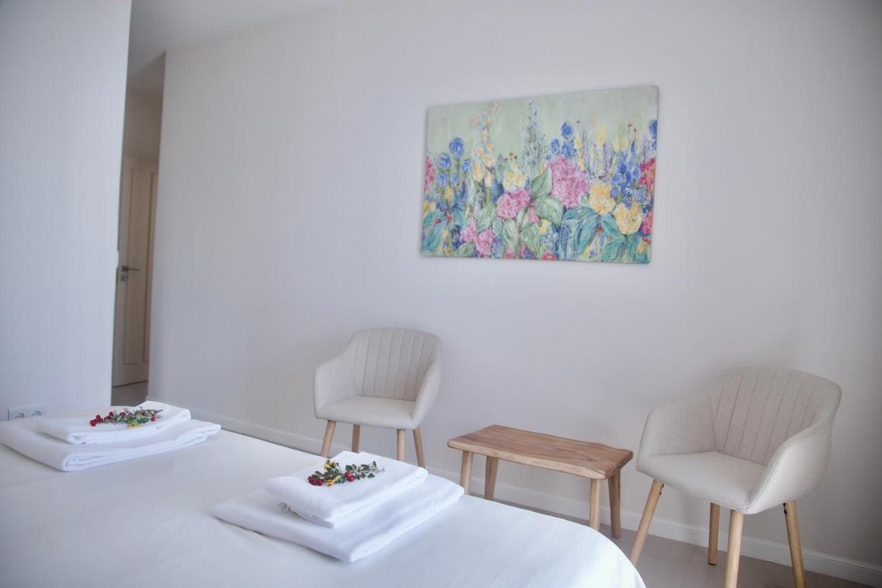 Doppel-/Zweibettzimmer mit Balkon