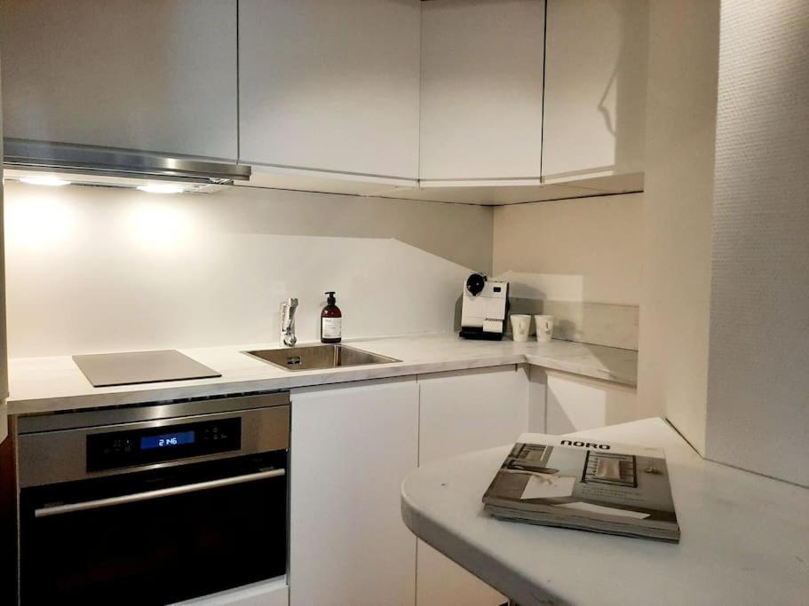 Top-floor studio, near park & sea, great transit - B&B
