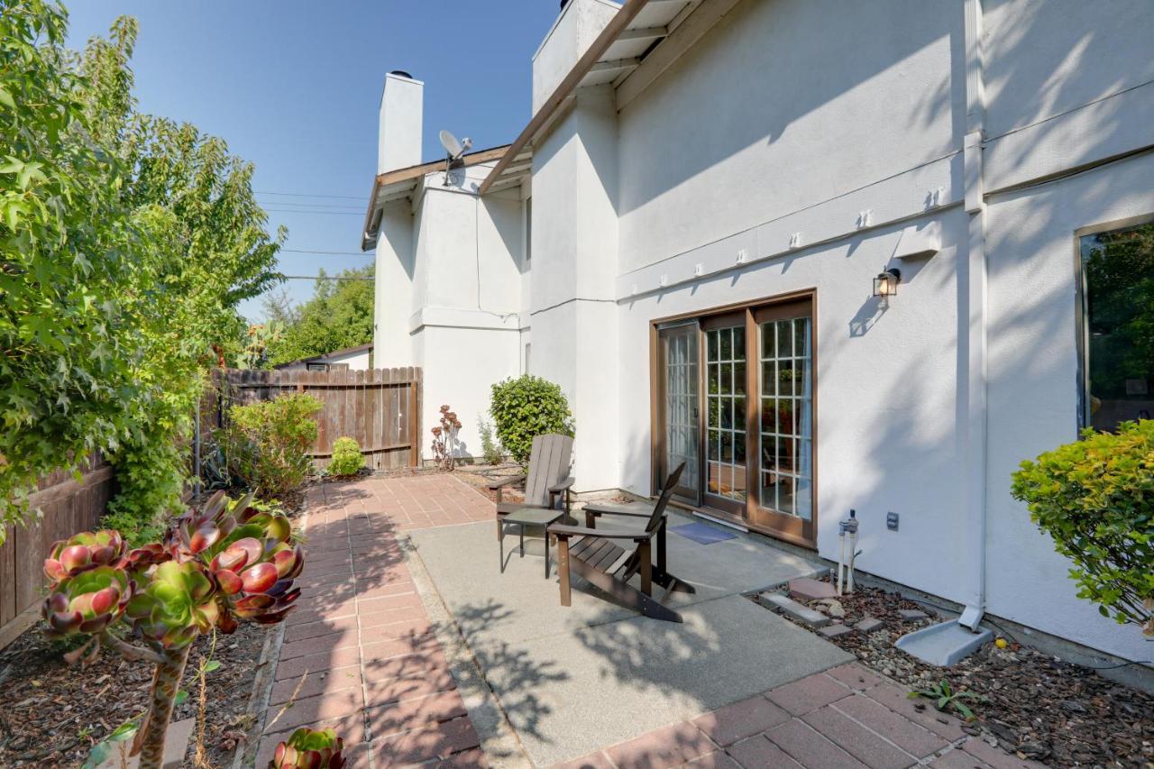 B&B Sacramento - Modern Sacramento Townhome with Patio! - Bed and Breakfast Sacramento