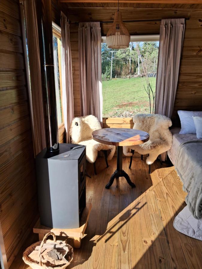 Zimmer mit Queensize-Bett und Gartenblick
