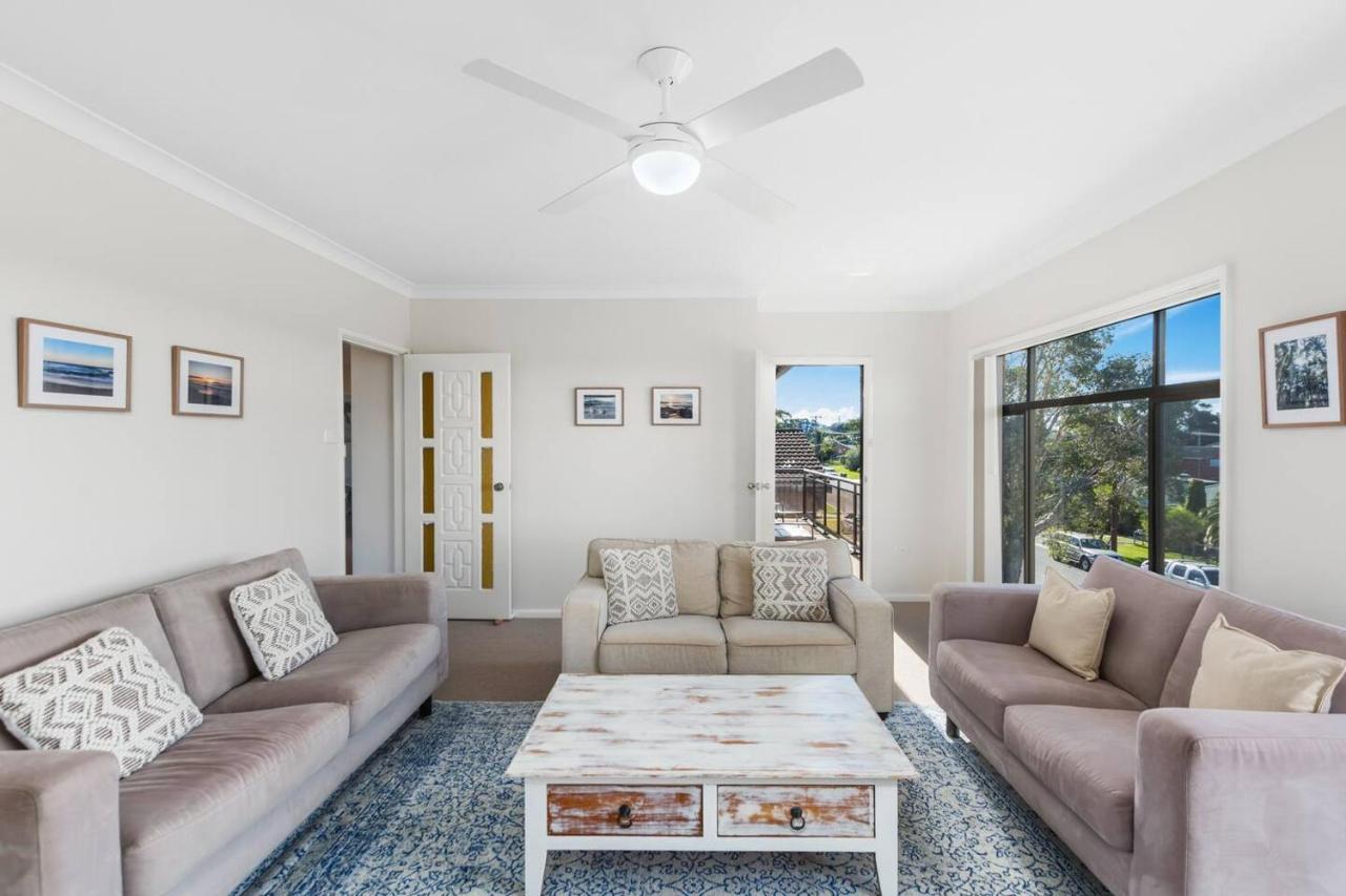 Seaview Escape - Beach Family Getaway with Games - Bed and Breakfast