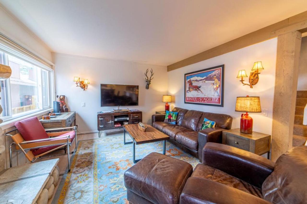 B&B Mammoth Lakes - #381 - Ski-In Ski-Out Condo with Spa, Game Room, & Pool - Bed and Breakfast Mammoth Lakes