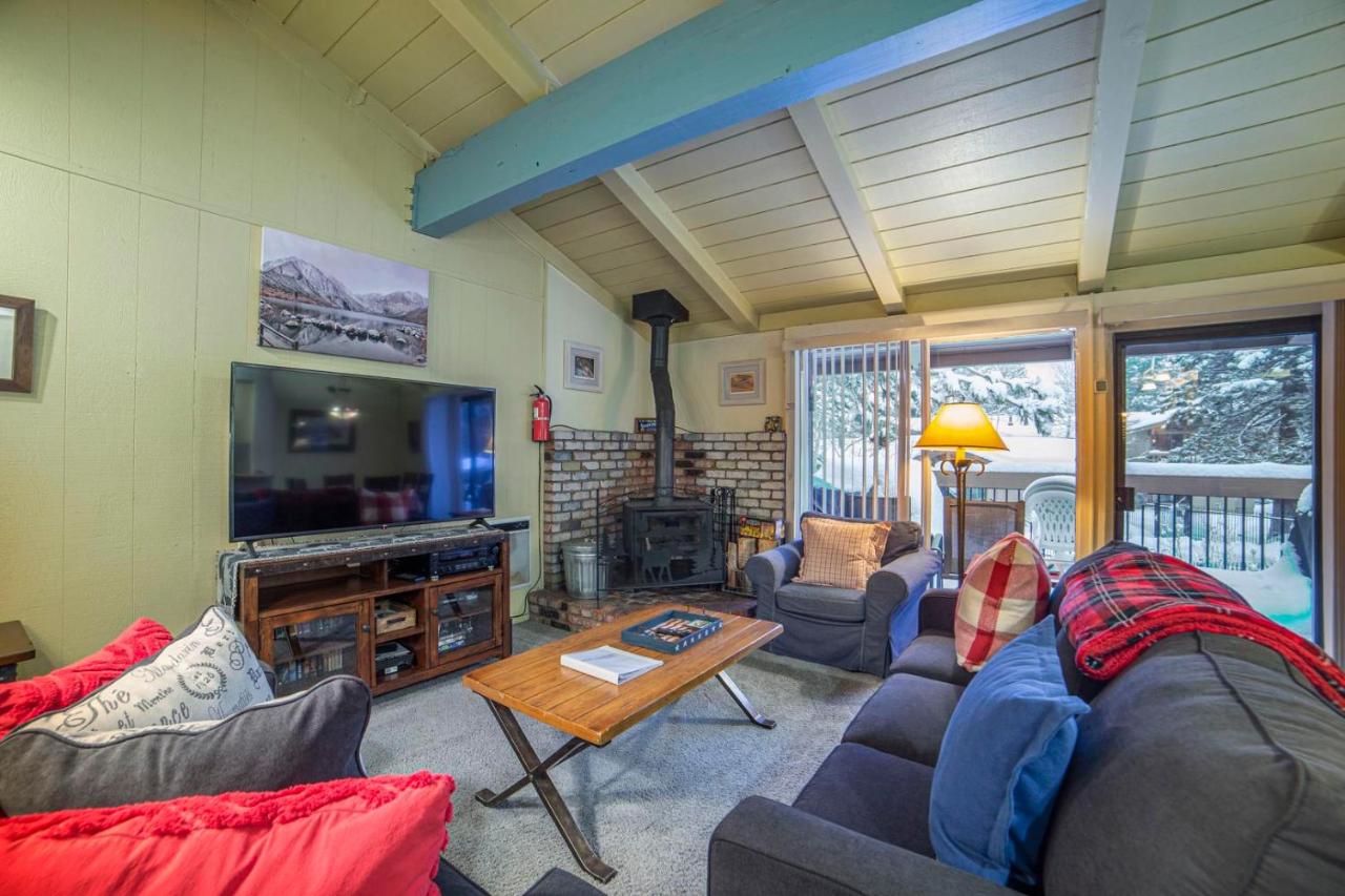 B&B Mammoth Lakes - #469 - Pet-Friendly Mountain Condo, Pool & Spa - Bed and Breakfast Mammoth Lakes