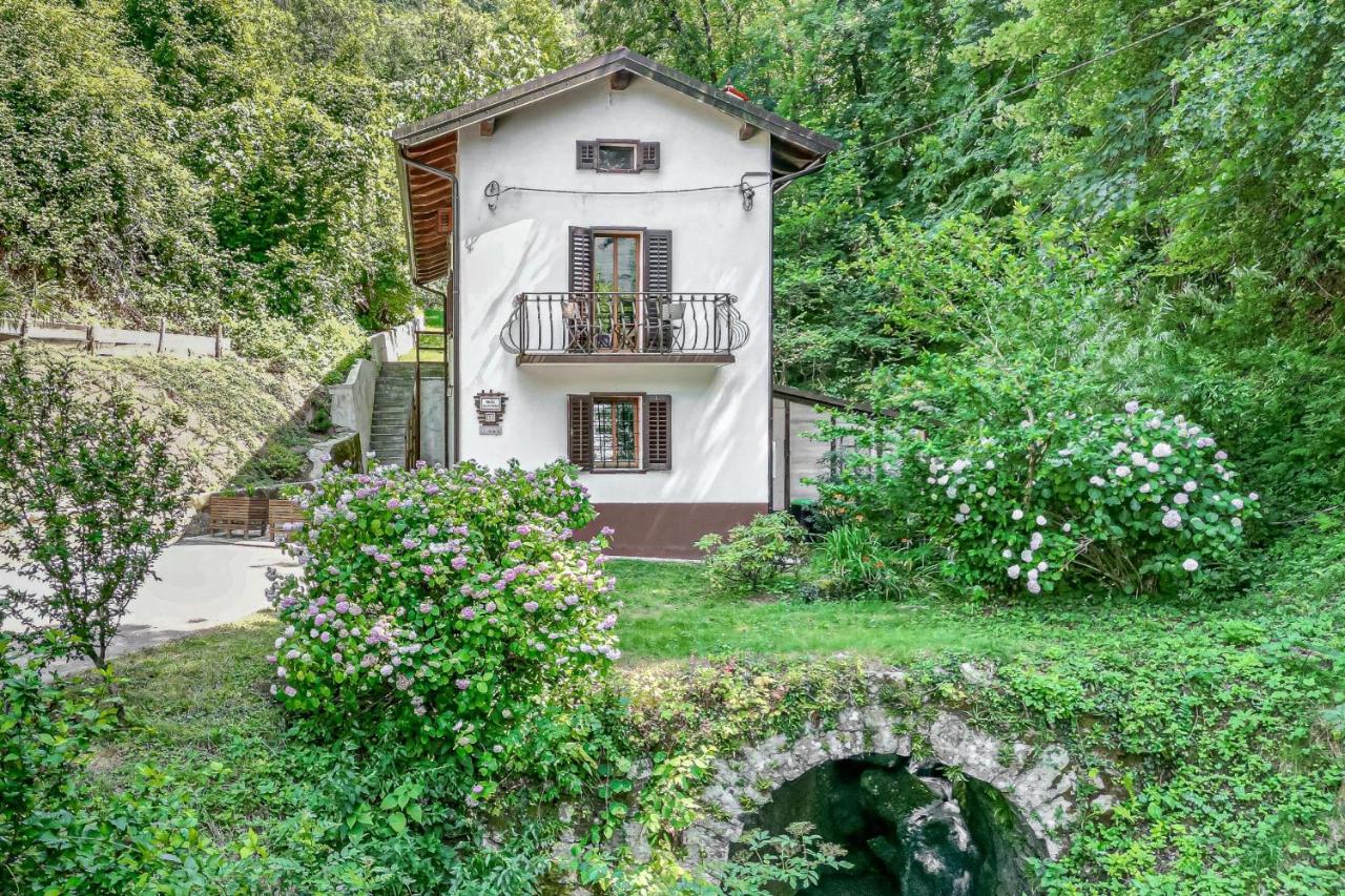 B&B Auzza - House By The Stream - Bed and Breakfast Auzza