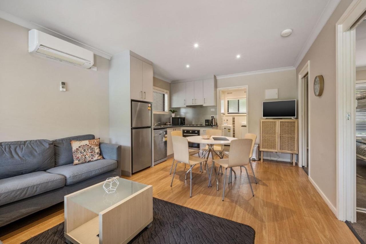 B&B Bright - Grevillea Gardens Unit 4 - Bed and Breakfast Bright