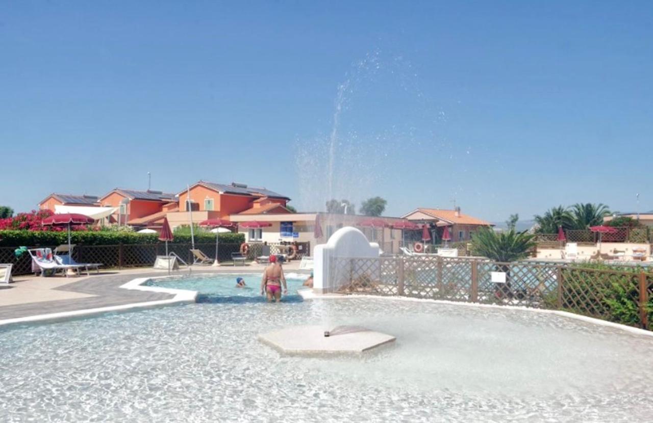 B&B Mazzanta - ISA-Residence with swimming pool in Mazzanta at only 600 meters from the beach, apartments with air conditioning and private outdoor area - Bed and Breakfast Mazzanta
