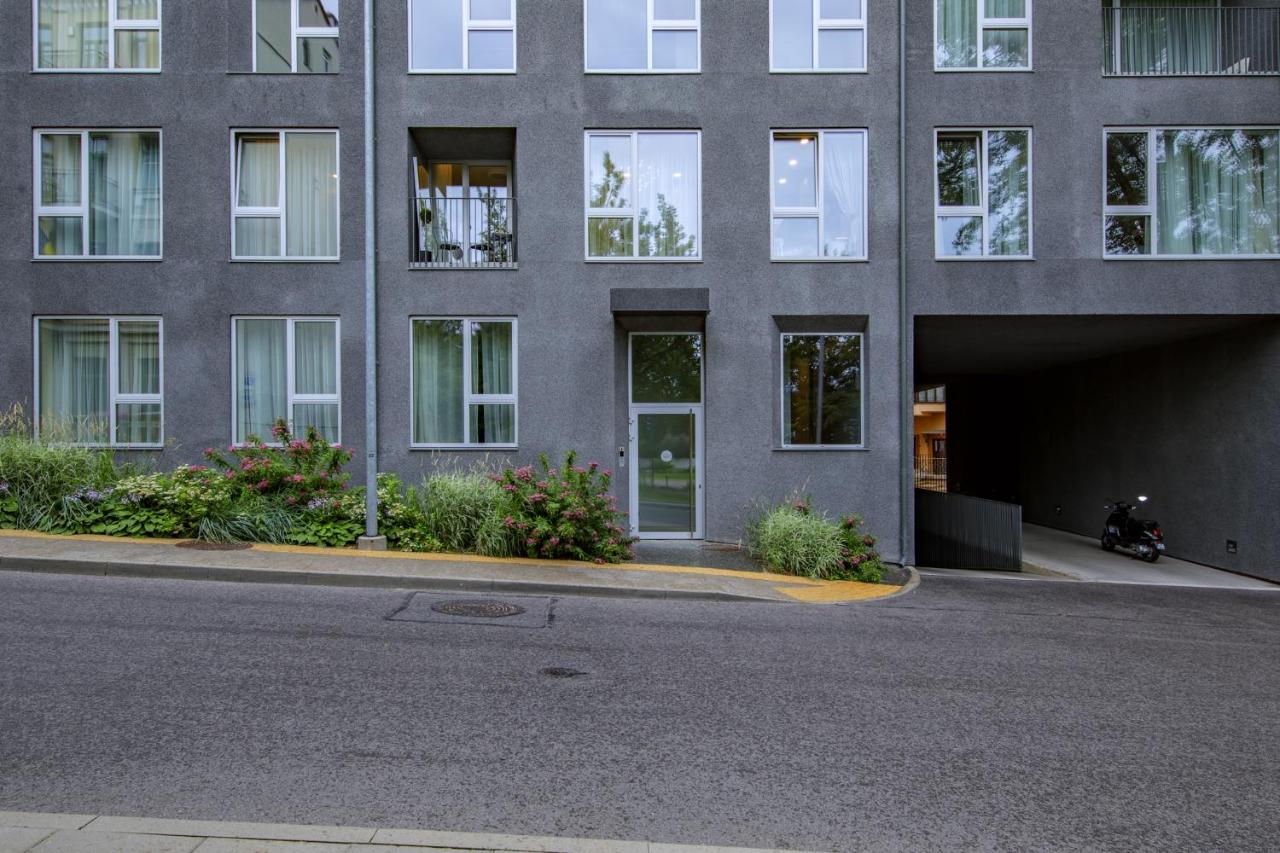 IVIS House Modern Apartment in Vilnius Old Town with balcony - B&B