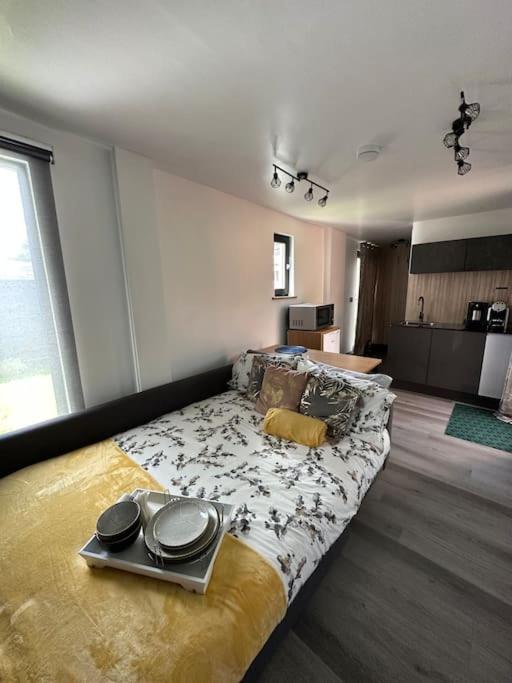 B&B Swindon - Modern apartment in peaceful area - Bed and Breakfast Swindon