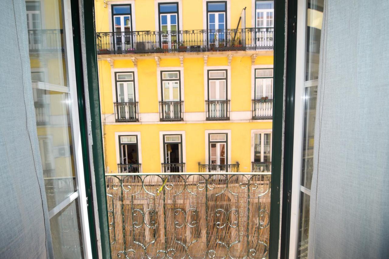 Shared Apartment With Bright Private Patio in Lisboa - B&B Lisbon