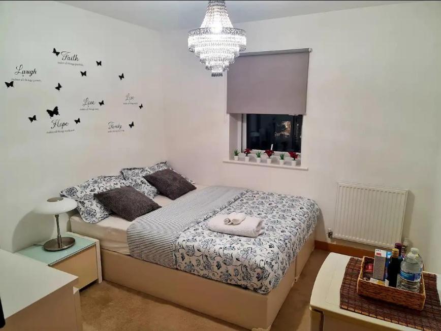 B&B Southend-on-Sea - Entire Lovely 2 Bedroom Apartment - Bed and Breakfast Southend-on-Sea