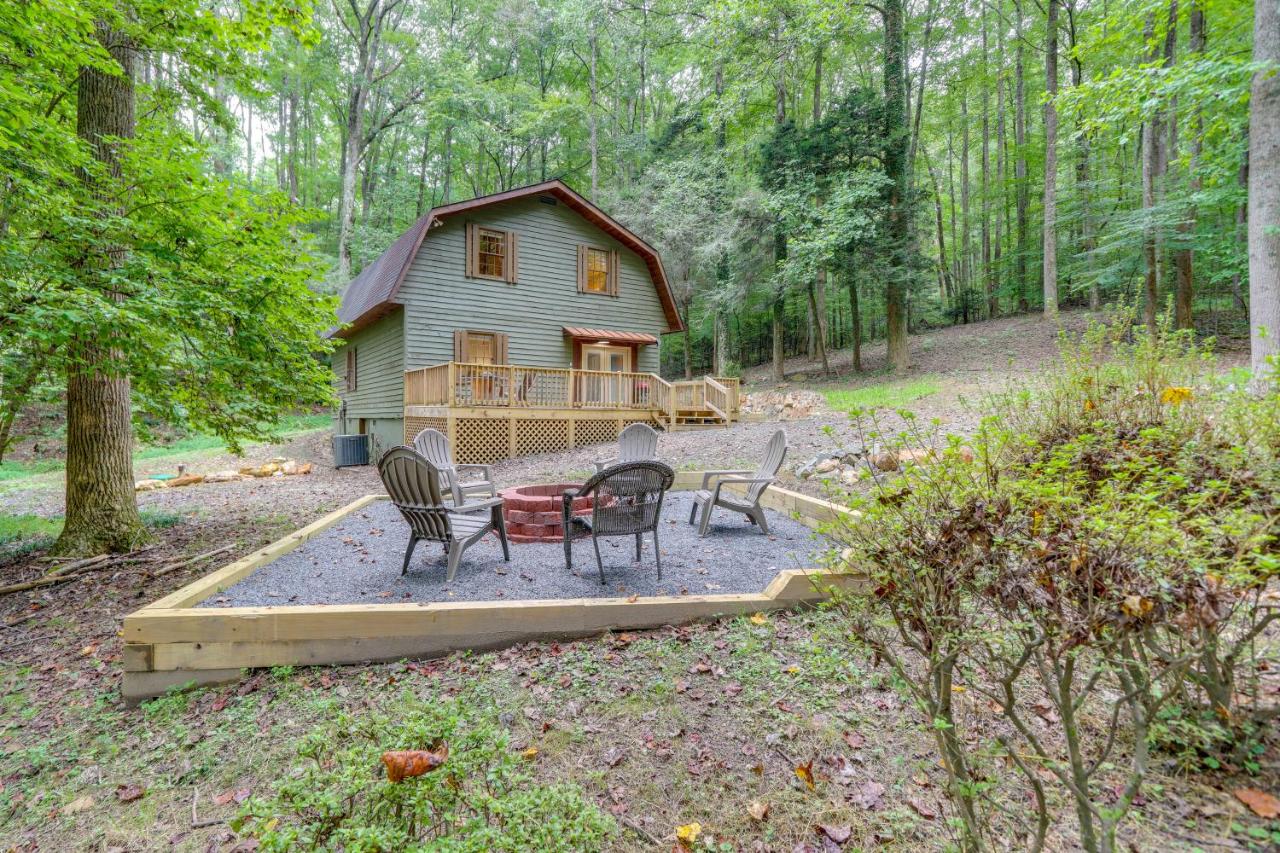 Wooded Blue Ridge Cabin 2 Decks, Fire Pit! - B&B