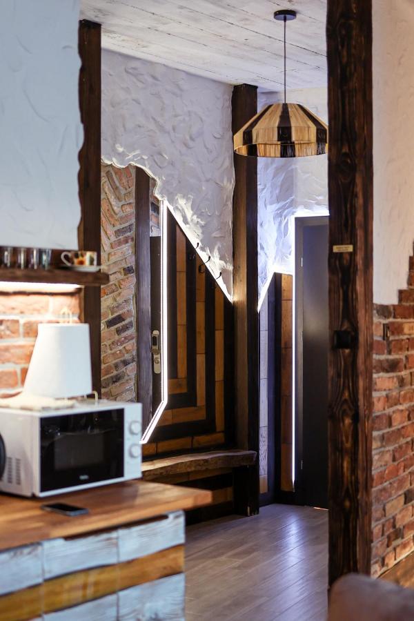 Deluxe Studio