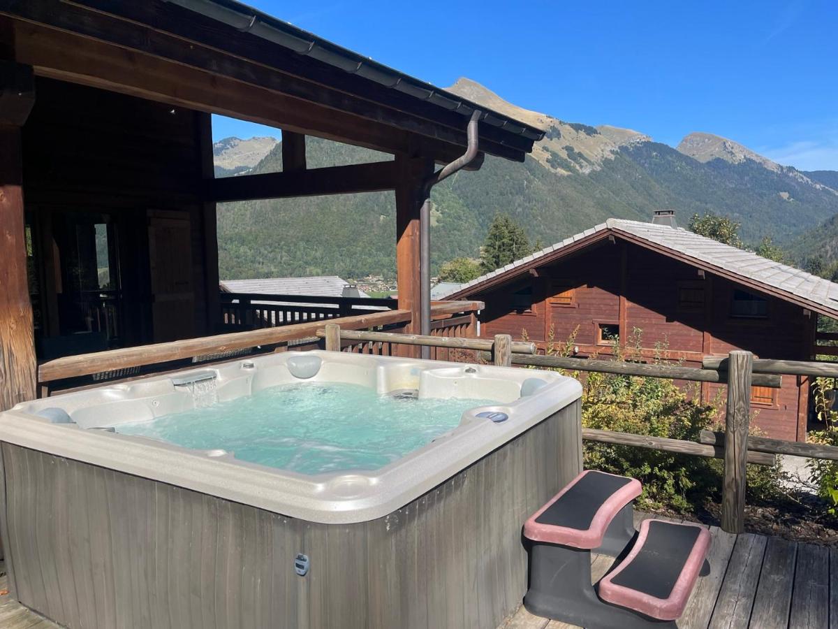 Chalet Balata - Charming chalet with hot tub and views - B&B La Côte-d'Arbroz