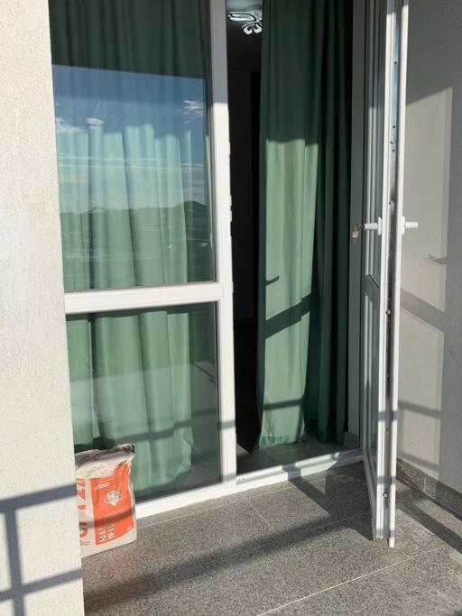 Lovely 1-room apartment self check-in - B&B Popeşti-Leordeni