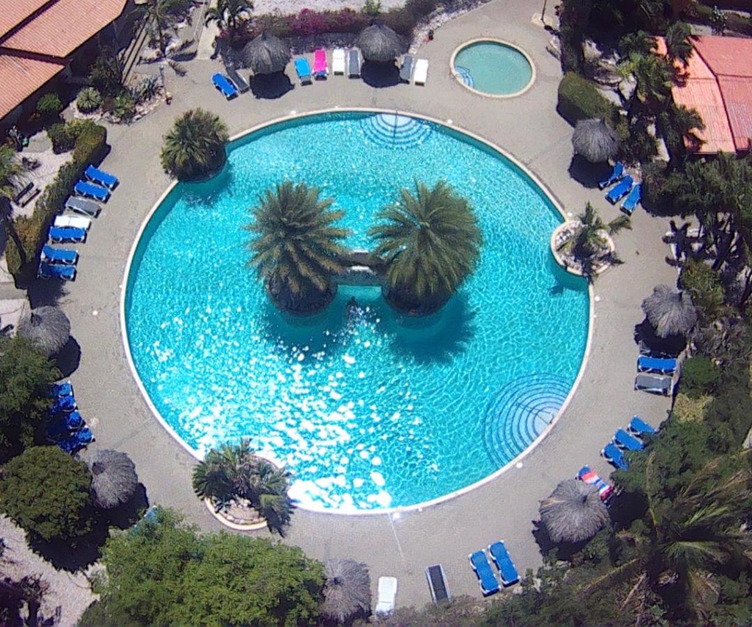 B&B Willemstad - Kas di BaMi A-186 op Seru Coral Resort - Ruim appartement met groot zwembad en tropische tuin - Bed and Breakfast Willemstad