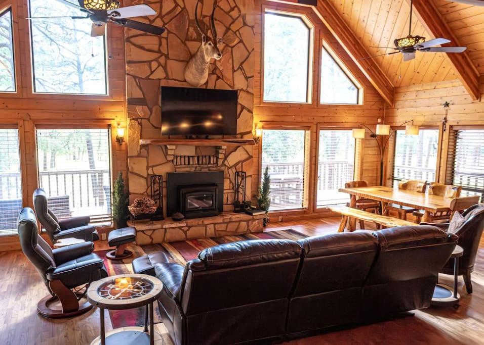 The Lodge Large Cabin, 17 Acres, Playground, Forest Access - B&B Pinedale