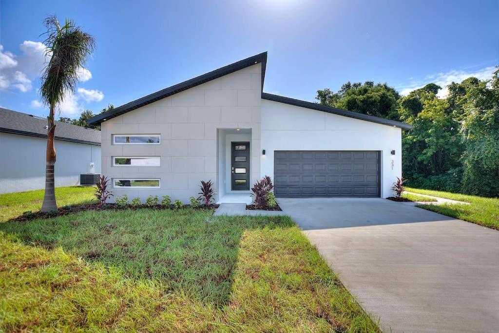 B&B Winter Haven - Spacious Modern 4bd 2ba Home! Close to LEGOLAND - Bed and Breakfast Winter Haven