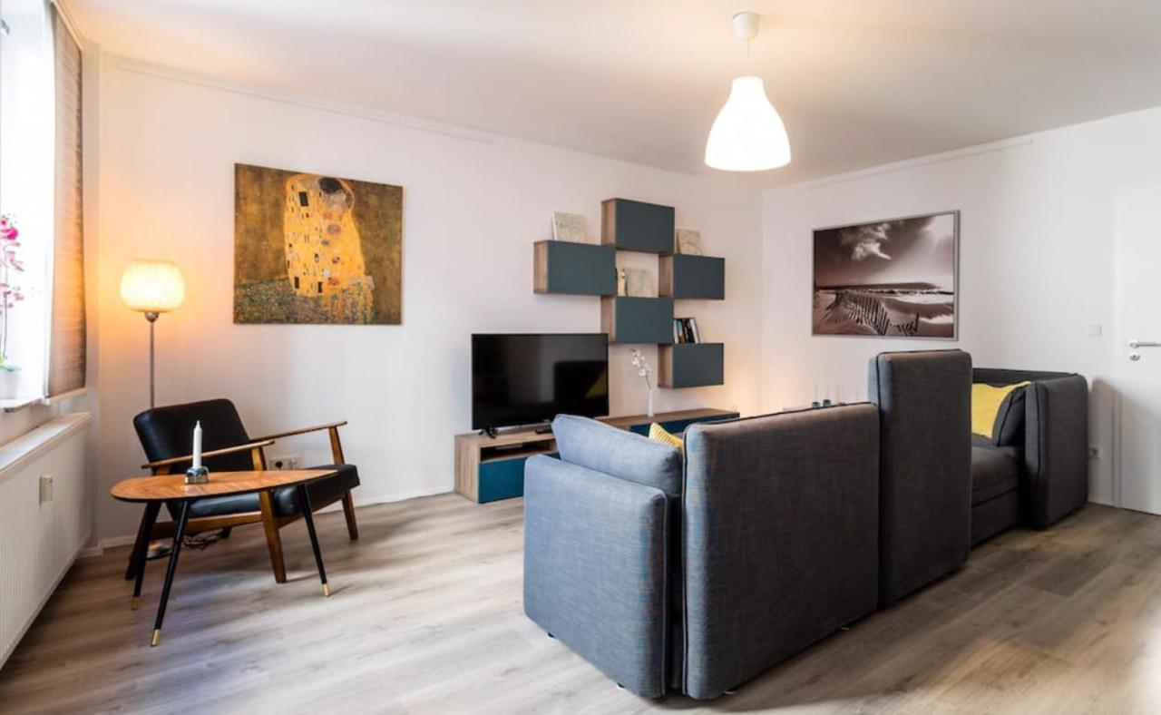 B&B Düsseldorf - Homefy Altstadt Apartment für 6 Personen, mit 2 Bädern und Balkon - Bed and Breakfast Düsseldorf