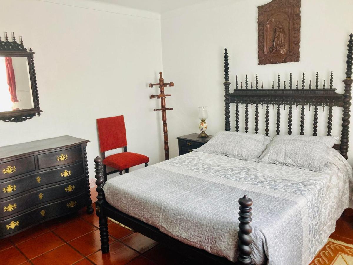 Zimmer mit Kingsize-Bett
