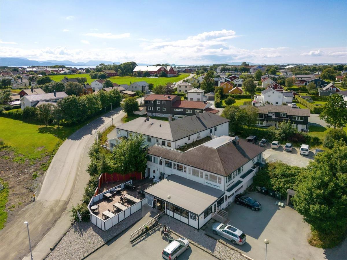 Brekstad Gjestehus AS - B&B