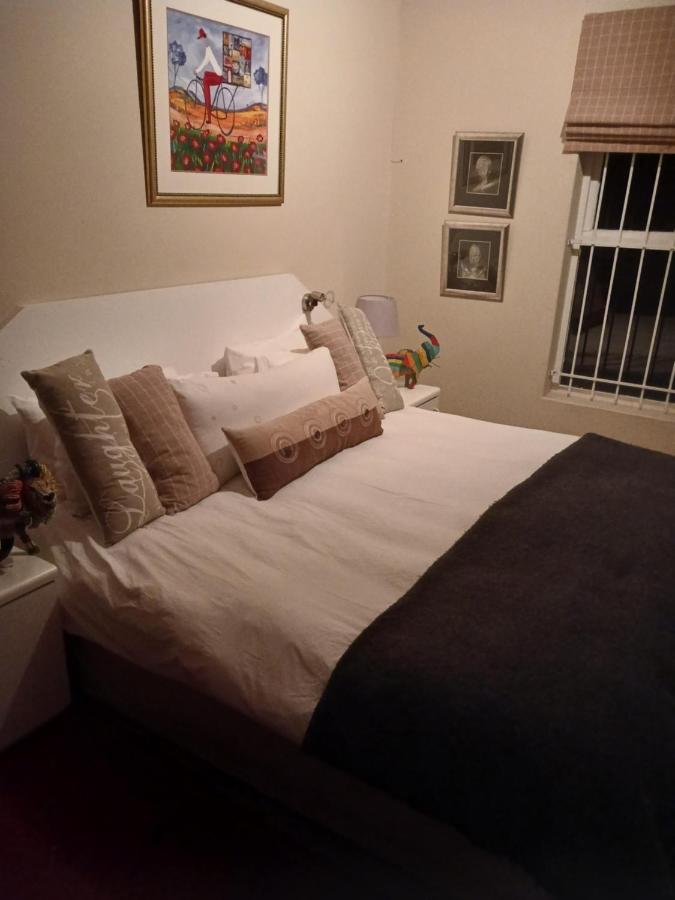 B&B Cape Town - Greenbank Cottage - Bed and Breakfast Cape Town