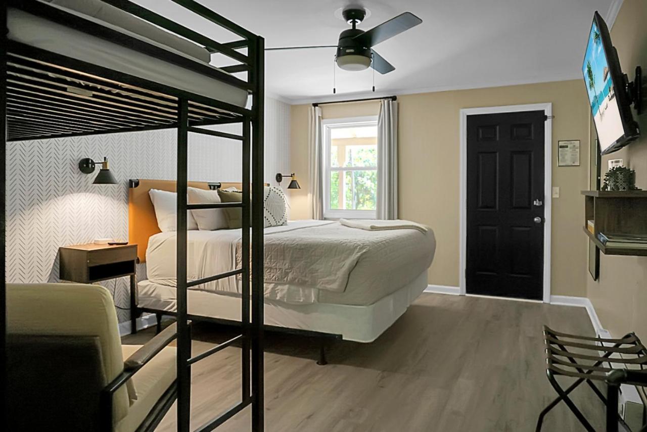 Deluxe Family Suite