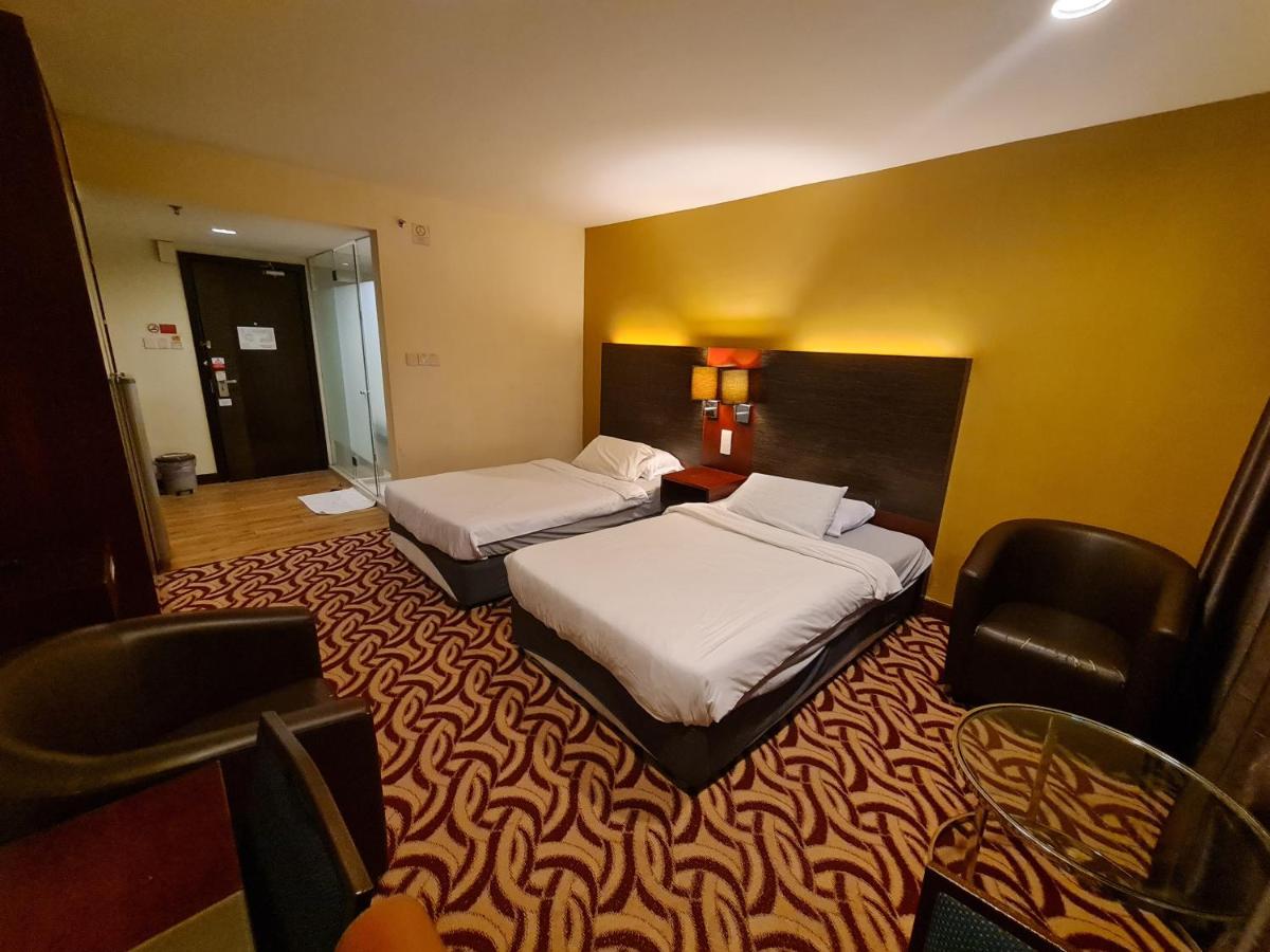 Twin Room with Shower
