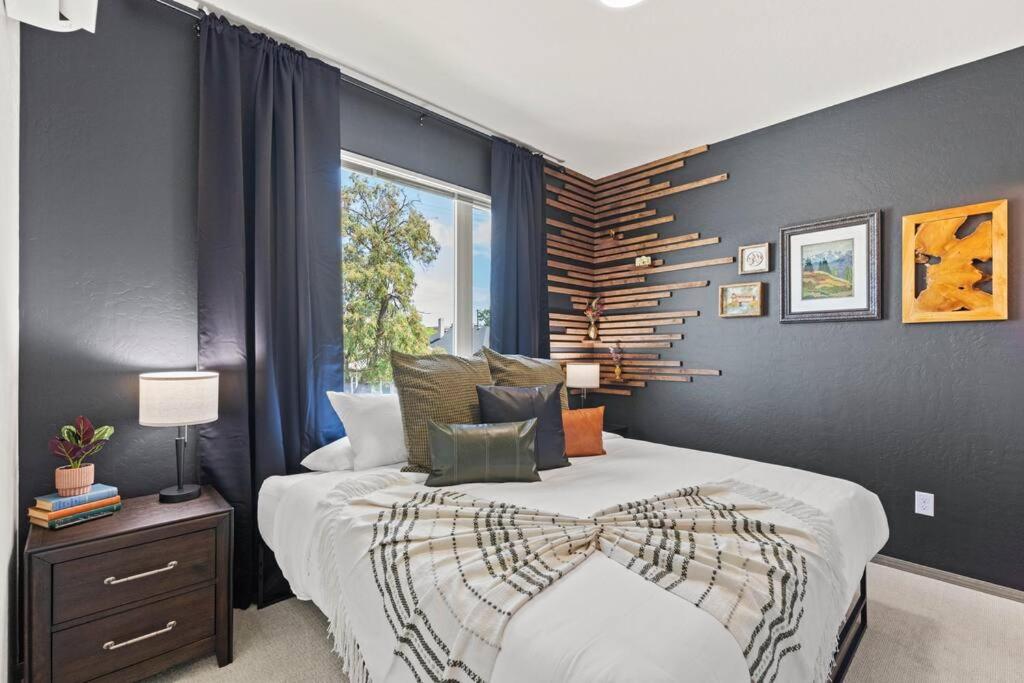 Brand New 3BD 2 5BTH Triplex Unit Near Downtown - B&B Spokane