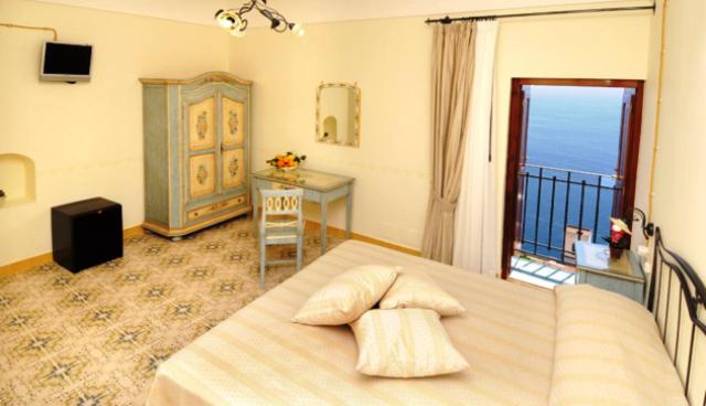Queen Suite with Sea View