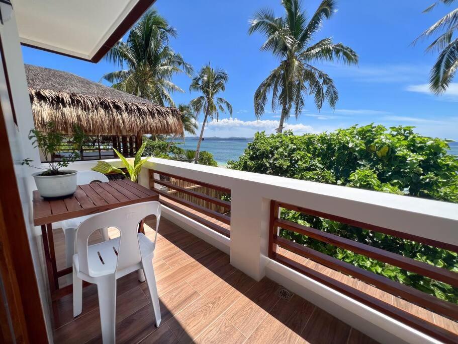 B&B Cabuntog - Beachfront Casa del Mar Siargao - 2BR - Bed and Breakfast Cabuntog