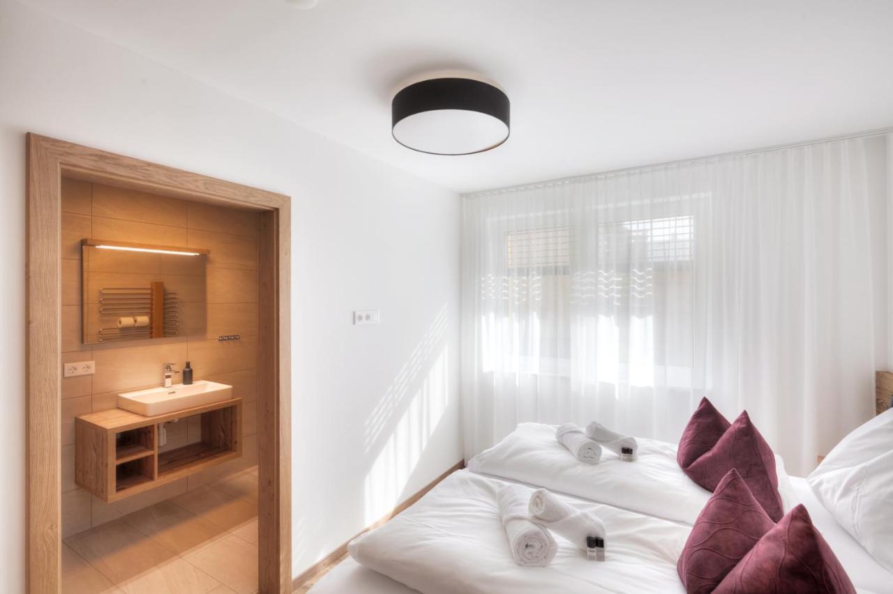 Deluxe Apartment 4.04