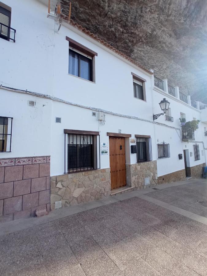 B&B Setenil de las Bodegas - LAS CALAÑAS DE SETENIL - Bed and Breakfast Setenil de las Bodegas